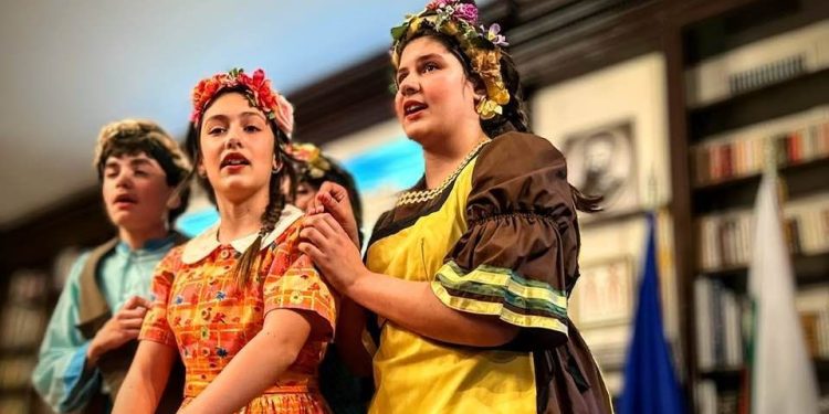 „Храмът на Мелпомена“ вдъхновява децата в Кипър