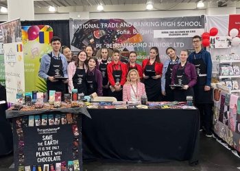 Български ученици печелят награди на бизнес състезание в Ню Йорк