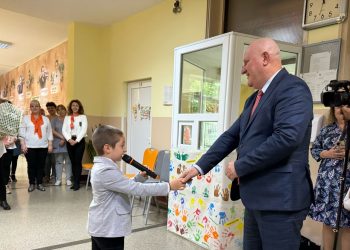 Над 3000 ученици в Шумен преминават на едносменен режим