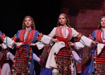 Снимка на броя: Концерт-спектакъл „Три пъти мери, един път режи“