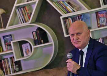 „Аз-буки“ с премиера на двуезична книга със стихове на Петя Дубарова