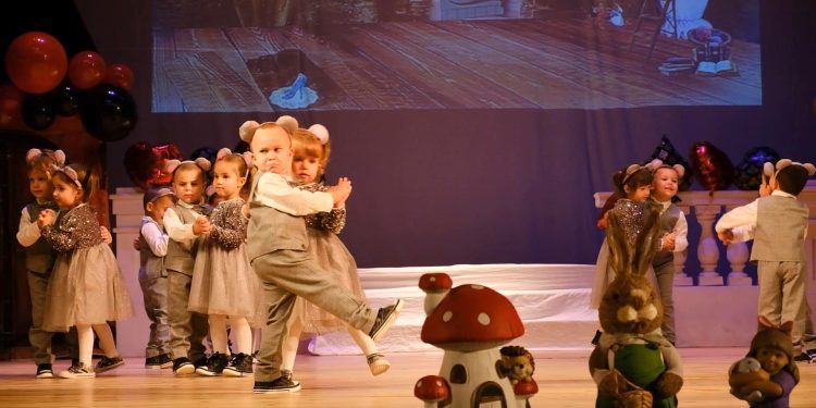 Спектакъл за чудо и приказ