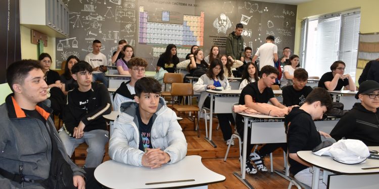 За да бъдат учениците знаещи и можещи