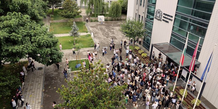 Държавата ще осигурява средства за издръжка на 43 198 нови студенти през 2024/2025 г.