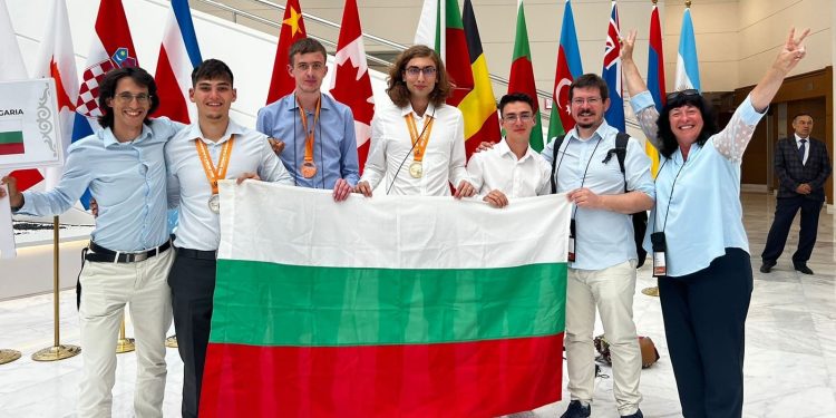 Отново пълен комплект медали от Международната олимпиада по биология