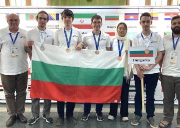 Пет медала от Международната олимпиада по физика