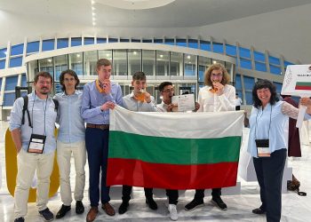 Носителят на два златни медала от олимпиадите по биология и химия Виктор Лилов: Няма нерешими задачи