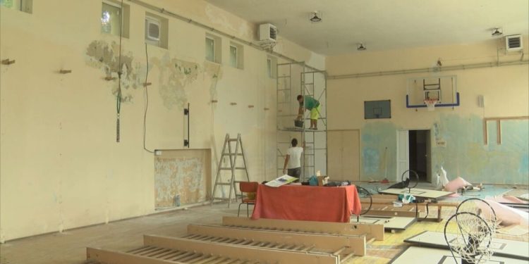 Ремонтират 150 училища преди първия звънец