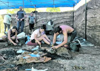 Разкриват средновековен храм от XIV в.