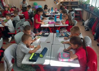 Модно дюкянче и забавна химия на открито