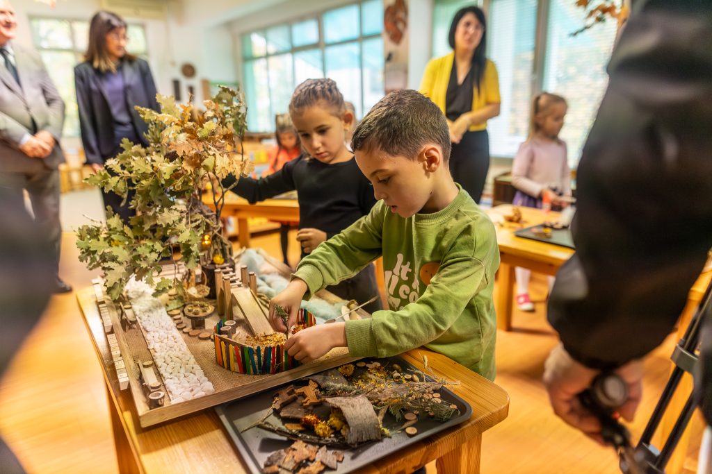 В проекта на МОН „Силен старт“ в Пловдивска област са се включили 64 детски градини. Обхванати са над 1200 деца. Това стана ясно при посещението на служебния министър на образованието и науката проф. Галин Цоков в ДГ „Марица“ в Града под тепетата