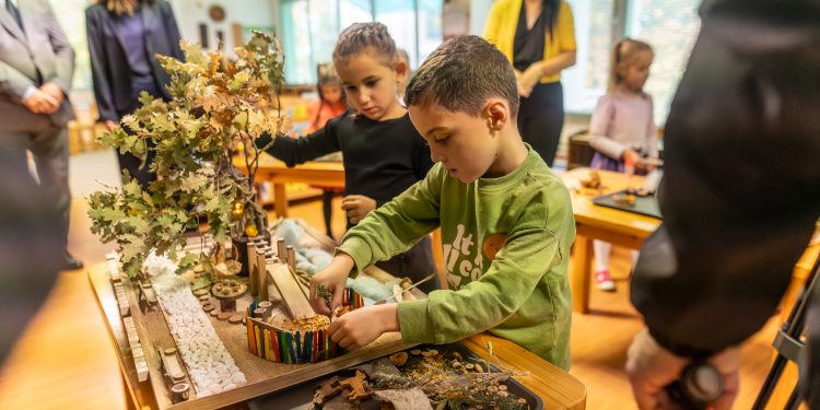 В проекта на МОН „Силен старт“ в Пловдивска област са се включили 64 детски градини. Обхванати са над 1200 деца. Това стана ясно при посещението на служебния министър на образованието и науката проф. Галин Цоков в ДГ „Марица“ в Града под тепетата