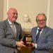 Акад. Юлиан Ревалски с плакет на МОН