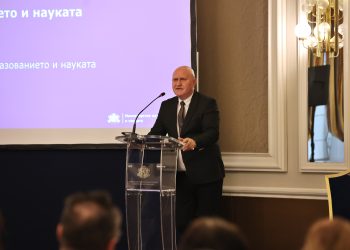 Министърът на образованието и науката проф. Галин Цоков