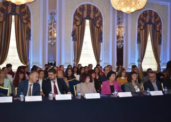 Близо 31 000 ученици са включени в занимания по изкуства по програма на МОН