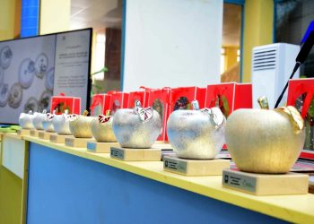 УниБИТ връчи наградите „Ябълка на познанието“