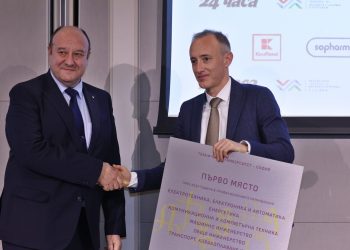 Министърът на образованието и науката Красимир Вълчев връчи награда на Техническия университет в София по време на традиционната церемония за присъждане на Академичните оскари