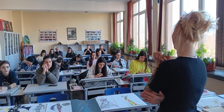 Талантлива дизайнерка се  завръща в любимото училище