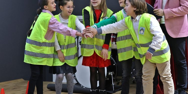 Снимка на броя: Приложение за безопасност по пътищата