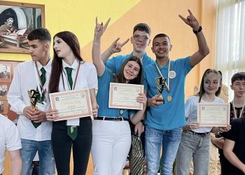 Ученици в Тетевен с идея за ергономичен стол