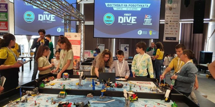 Дигитални създатели в двубои край морето