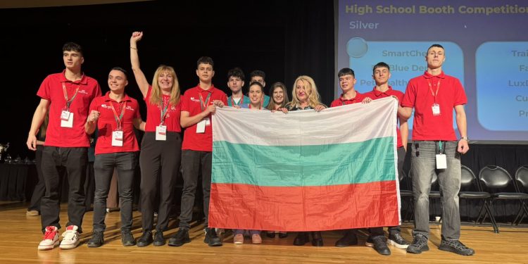 Ученици от Националната търговско-банкова гимназия с отличия от световно състезание в Ню Йорк