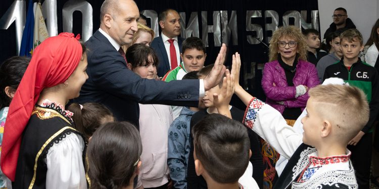 Президентът Румен Радев: Училището надгражда усилията на семейството за развитието на огромния талант на децата