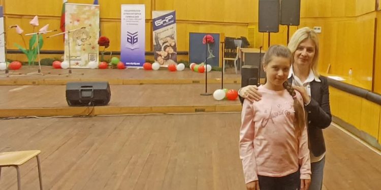 Певици от ПМГ в Кюстендил жънат награди