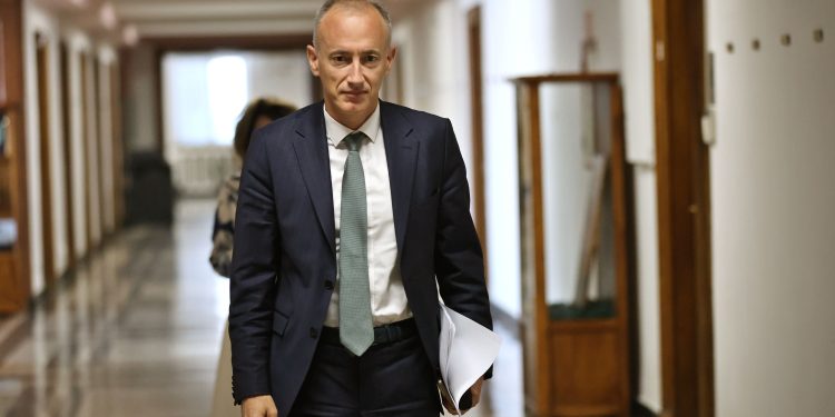 МОН ще предложи промени в учебните планове в гимназиален етап