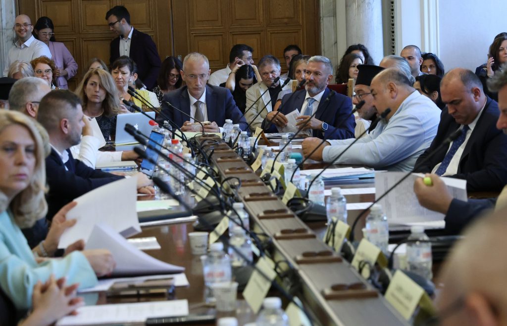 Парламентарната комисия по образованието и науката подкрепи на първо четене предложените от Министерския съвет промени в Закона за предучилищното и училищното образование