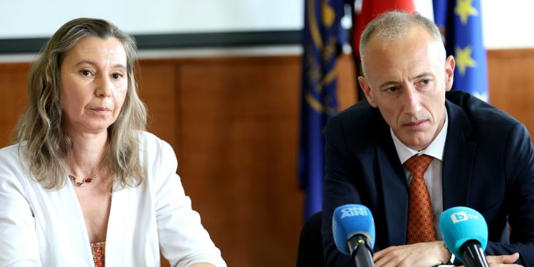 Министърът на образованието и науката Красимир Вълчев разговаря с ректори на висши училища относно такстите за платено обучение в университетите