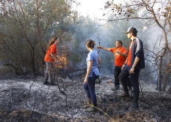 Снимка на броя: Студенти на помощ