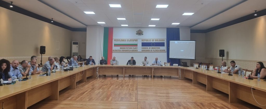 В Плевен подготовката е за присъствено откриване на учебната година в условията на воден режим, стана ясно на заседание на Областния кризисен щаб
