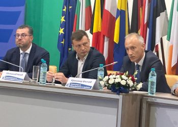 Министър Красимир Вълчев: Дългосрочната ни цел е изграждане на функционални умения и финансова грамотност сред учениците