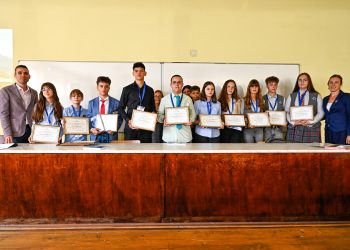 „Аз-буки“ с награди за изявени ученици по химия