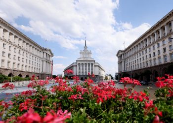 Народното събрание обявява конкурс за студенти