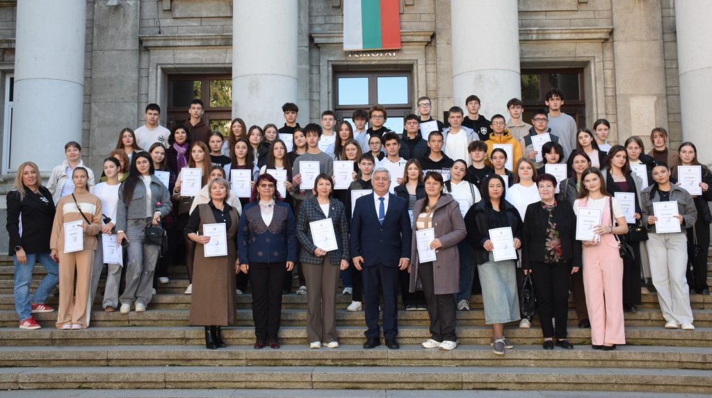 Ученици и учители с български произход от Молдова представиха в Русенския университет „Ангел Кънчев“ културна програма по повод 29 октомври – Деня на бесарабските българи