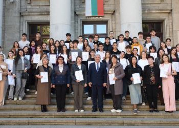 Ученици и учители с български произход от Молдова представиха в Русенския университет „Ангел Кънчев“ културна програма по повод 29 октомври – Деня на бесарабските българи