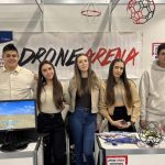 Учениците от Националната професионална гимназия по компютърни технологии и системи в Правец към Техническия университет – София, участват в провеждащото се Международно техническо изложение – MachTech & Inter Drone Expo, в Inter Expo Center в столицата