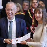 Близо 40% от учениците, удостоени с Национална диплома – пълните отличници с успех „6.00“ в средно образование и на двете задължителни матури, избират да продължат образованието си в Софийския университет „Св. Климент Охридски“. Това отбеляза министърът на образованието и науката Красимир Вълчев при откриването на новата академична година в най-старото висше училище в България