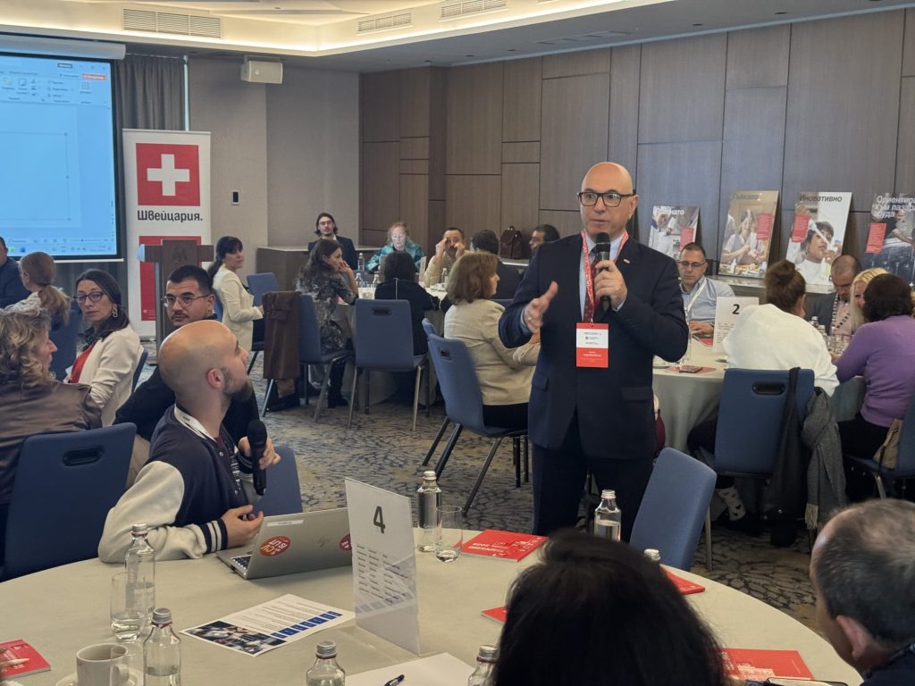 Близо 90 български и международни компании се запознаха с основните дейности на новата програма за развитие и надграждане на дуалната система на обучение в страната – „ДОМИНО 2″