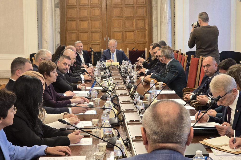 Парламентарната комисия по образованието и науката подкрепи проектобюджета, който предвижда 5,813 млрд. евро за сектора