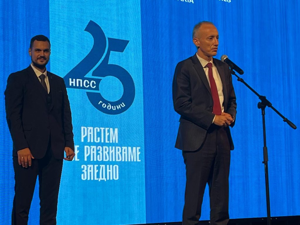 Министърът на образованието и науката Красимир Вълчев връчи плакет на МОН на Националното представителство на студентските съвети по повод 25-годишнина на организацията