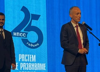 Министърът на образованието и науката Красимир Вълчев връчи плакет на МОН на Националното представителство на студентските съвети по повод 25-годишнина на организацията