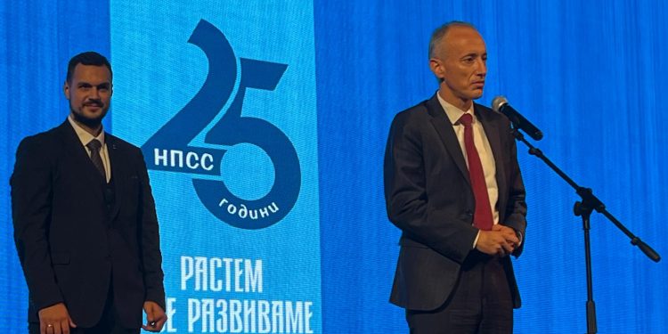 Министърът на образованието и науката Красимир Вълчев връчи плакет на МОН на Националното представителство на студентските съвети по повод 25-годишнина на организацията