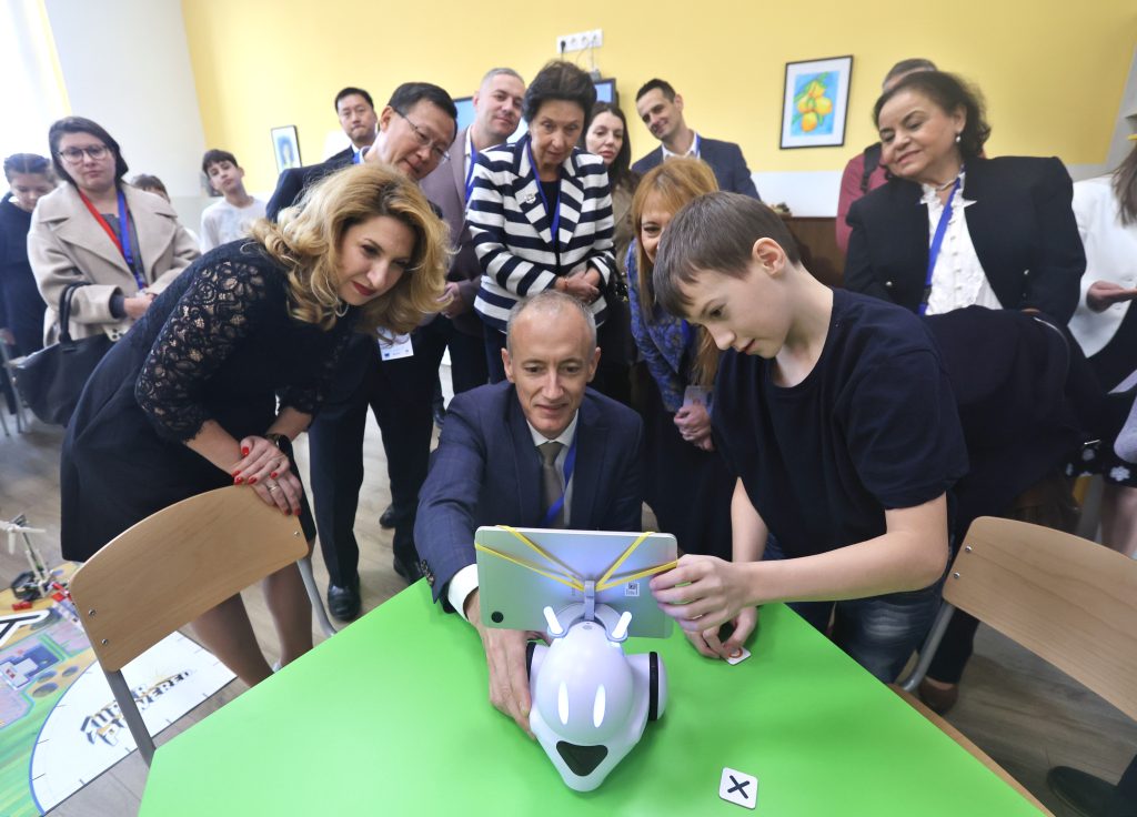 В столичното 18. СУ „Уилям Гладстон“ откриха новата училищна STEAM среда под мотото „Безкрайност в развитието“