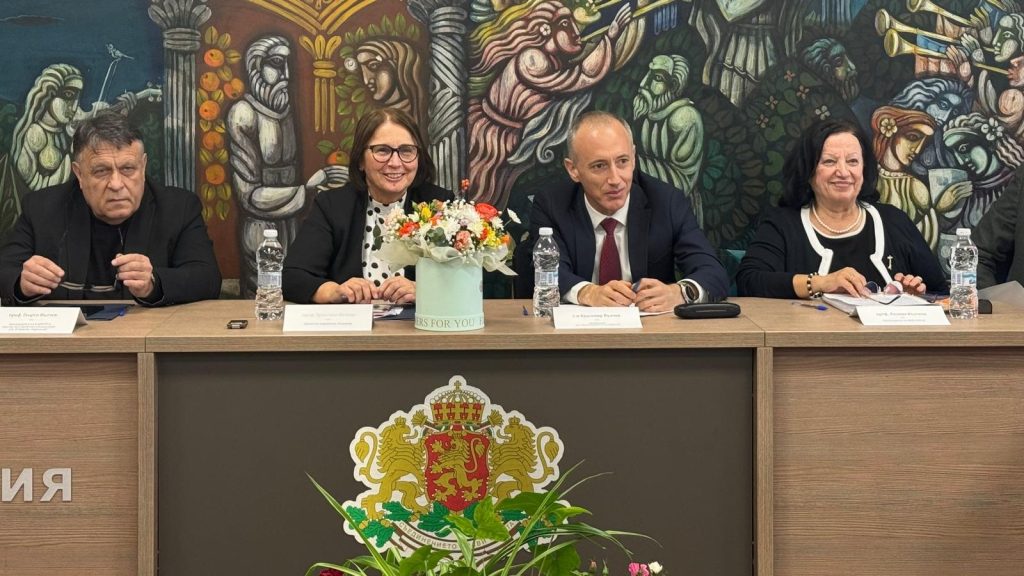 Стипендия от 665 евро месечно могат да получат най-талантливите български ученици, лауреати от международни олимпиади, които останат да учат висше образование в България, съобщи министърът на образованието и науката Красимир Вълчев