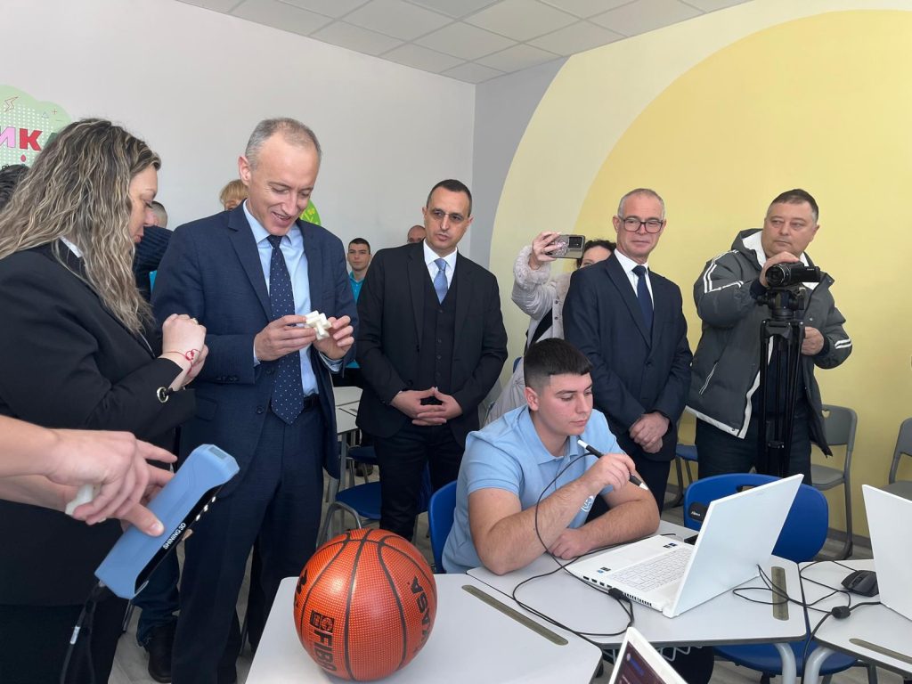 Министърът на образованието и науката Красимир Вълчев се запозна с изграждането на STEM среда в училища в община Чирпан, иновативни методи на преподаване чрез съвременни технологии и изграждането и реновирането на образователната инфраструктура