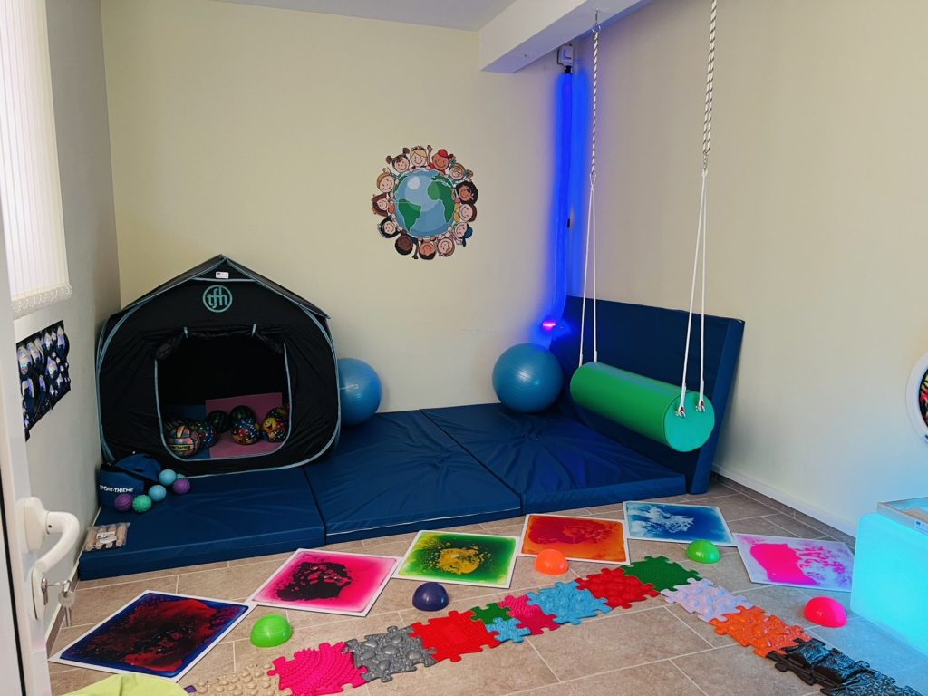 500 ресурсни кабинета са оборудвани с финансиране по проектите „Силен старт“ и „Успех за теб“ на Министерството на образованието и науката