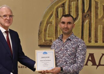 Каквото и да правиш в пчеларството, винаги можеш да си оближеш пръстите, казва носителят на наградата „Еврика“ за млад фермер Митко Иванов